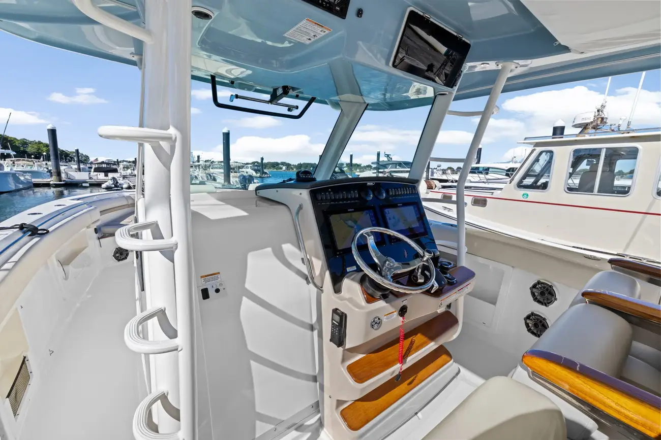 Thumbnail von Boston Whaler 380 Outrage