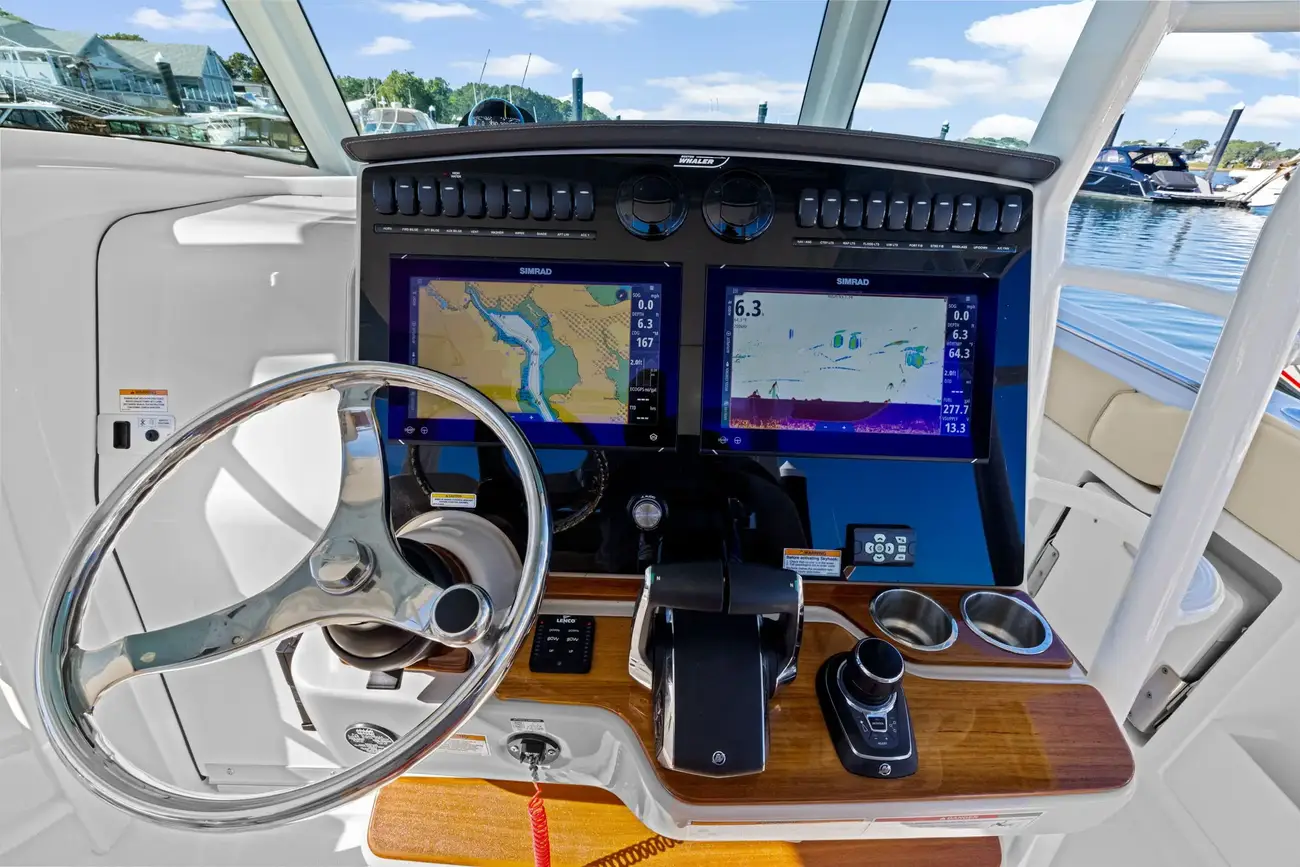 Thumbnail von Boston Whaler 380 Outrage