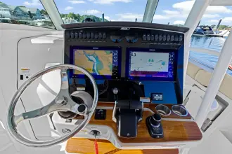 Thumbnail von Boston Whaler 380 Outrage