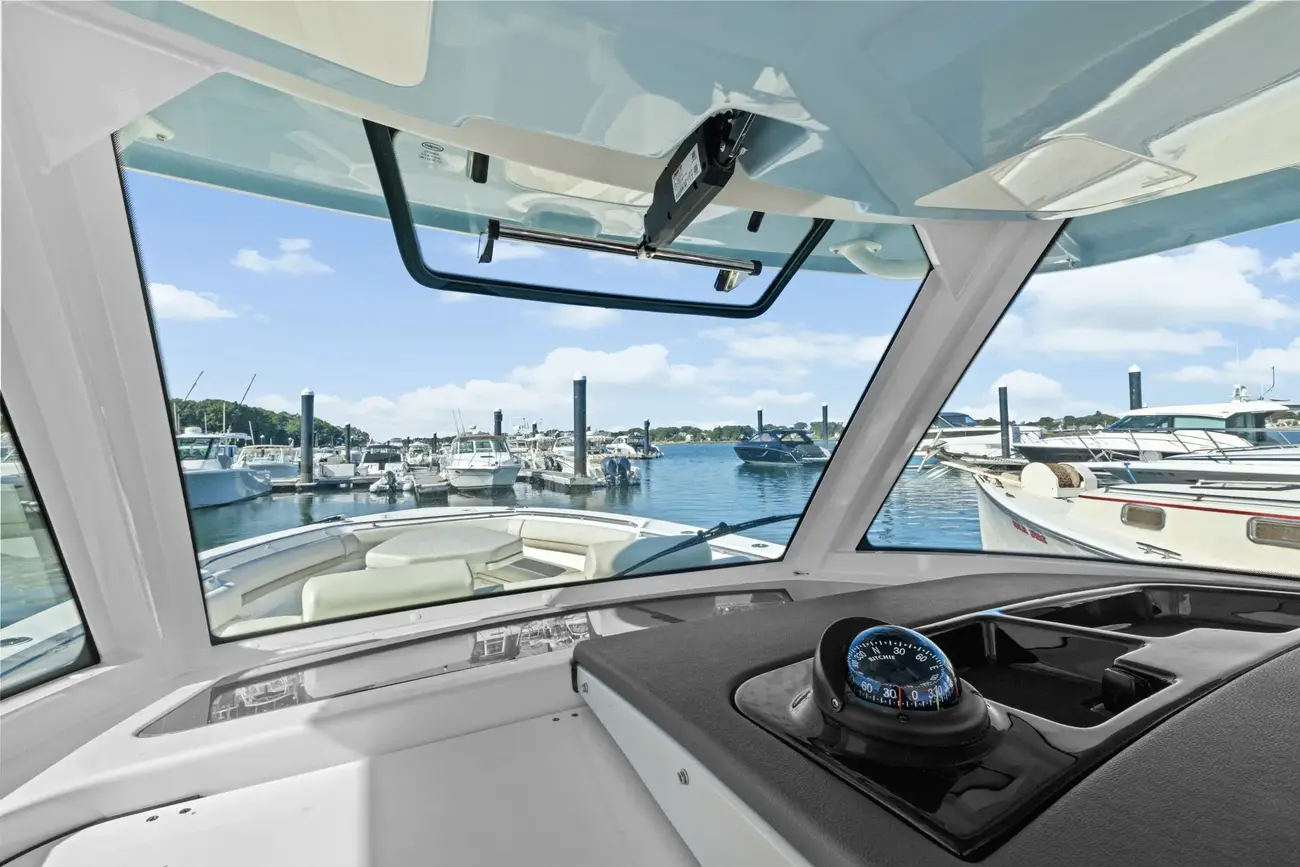 Thumbnail von Boston Whaler 380 Outrage