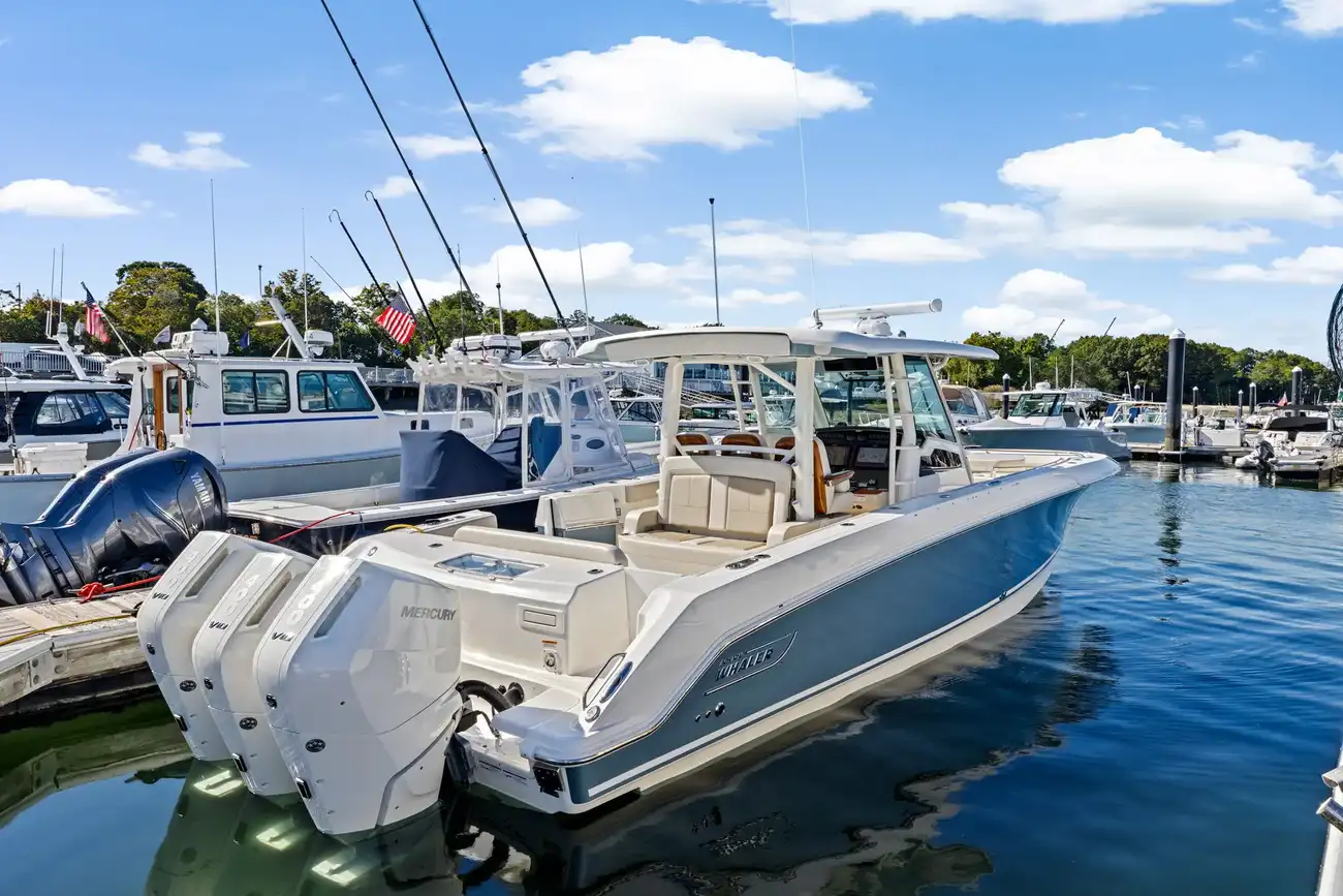 Thumbnail von Boston Whaler 380 Outrage