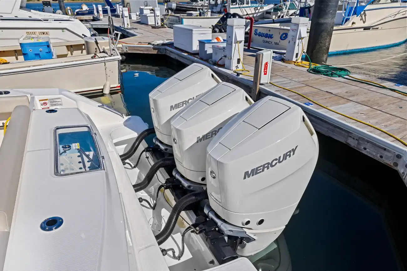 Thumbnail von Boston Whaler 380 Outrage