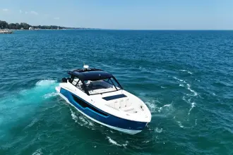 Thumbnail von Cruisers Yachts 50 GLS OB