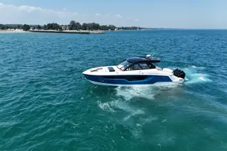 Thumbnail von Cruisers Yachts 50 GLS OB