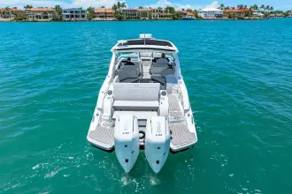 Thumbnail von Sea Ray SLX 350 s motorem