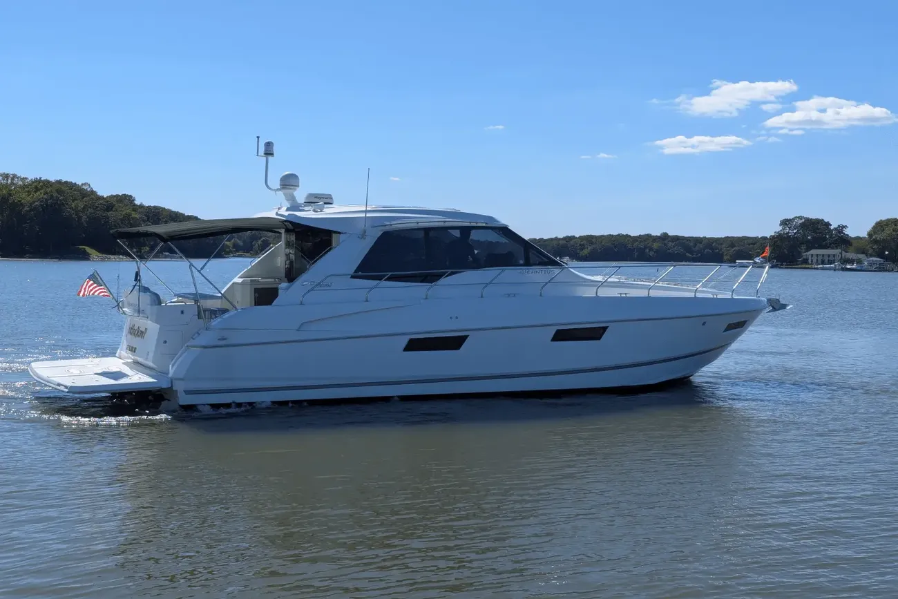 Cruisers Yachts 48 Cantius
