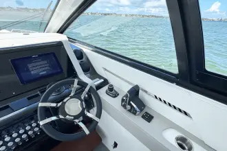 Thumbnail von Cruisers Yachts 42 GLS OB