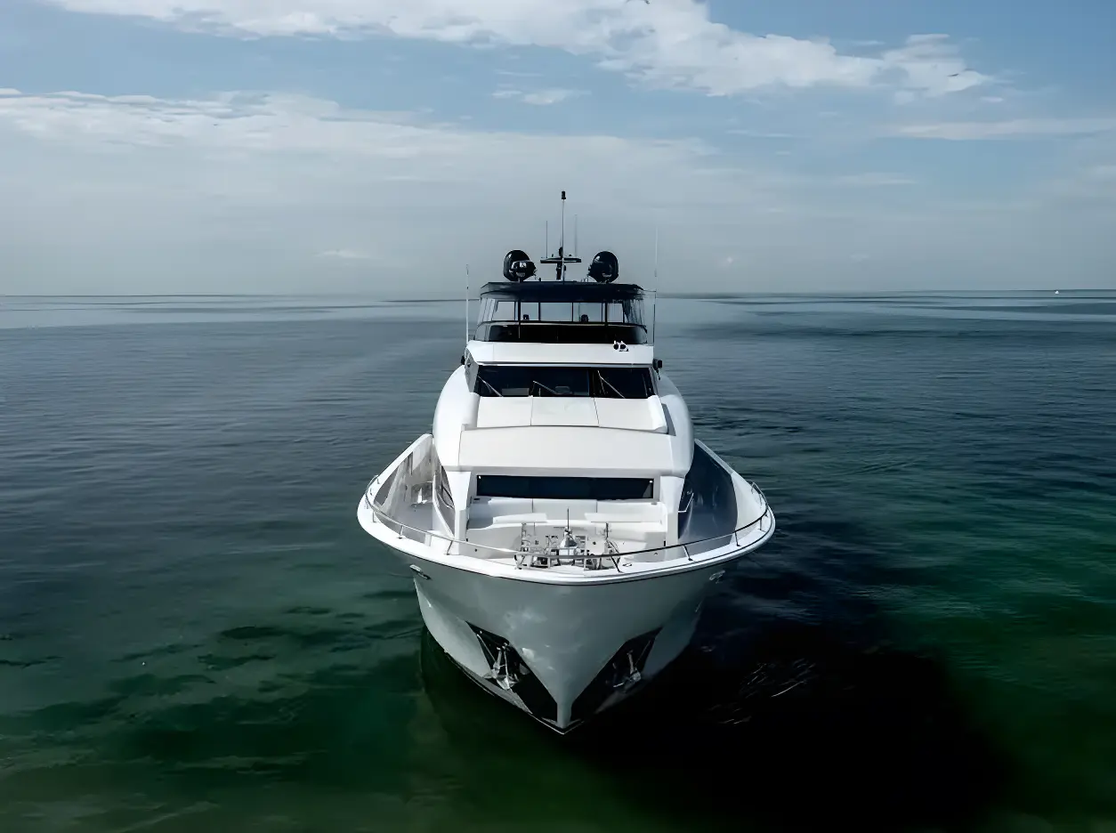 Thumbnail von Hatteras 	100 Motor Yacht  Living the Experience