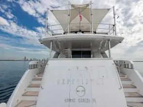 Thumbnail von Hatteras 	100 Motor Yacht  Living the Experience