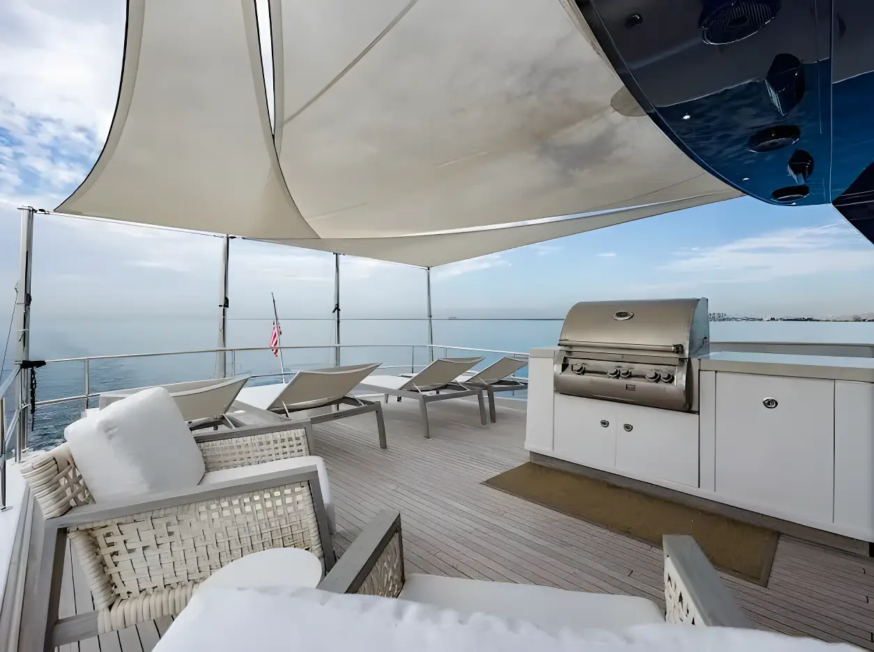 Thumbnail von Hatteras 	100 Motor Yacht  Living the Experience