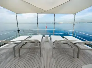 Thumbnail von Hatteras 	100 Motor Yacht  Living the Experience