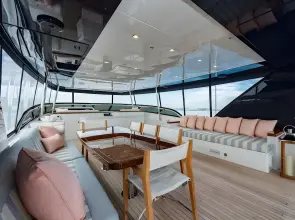 Thumbnail von Hatteras 	100 Motor Yacht  Living the Experience