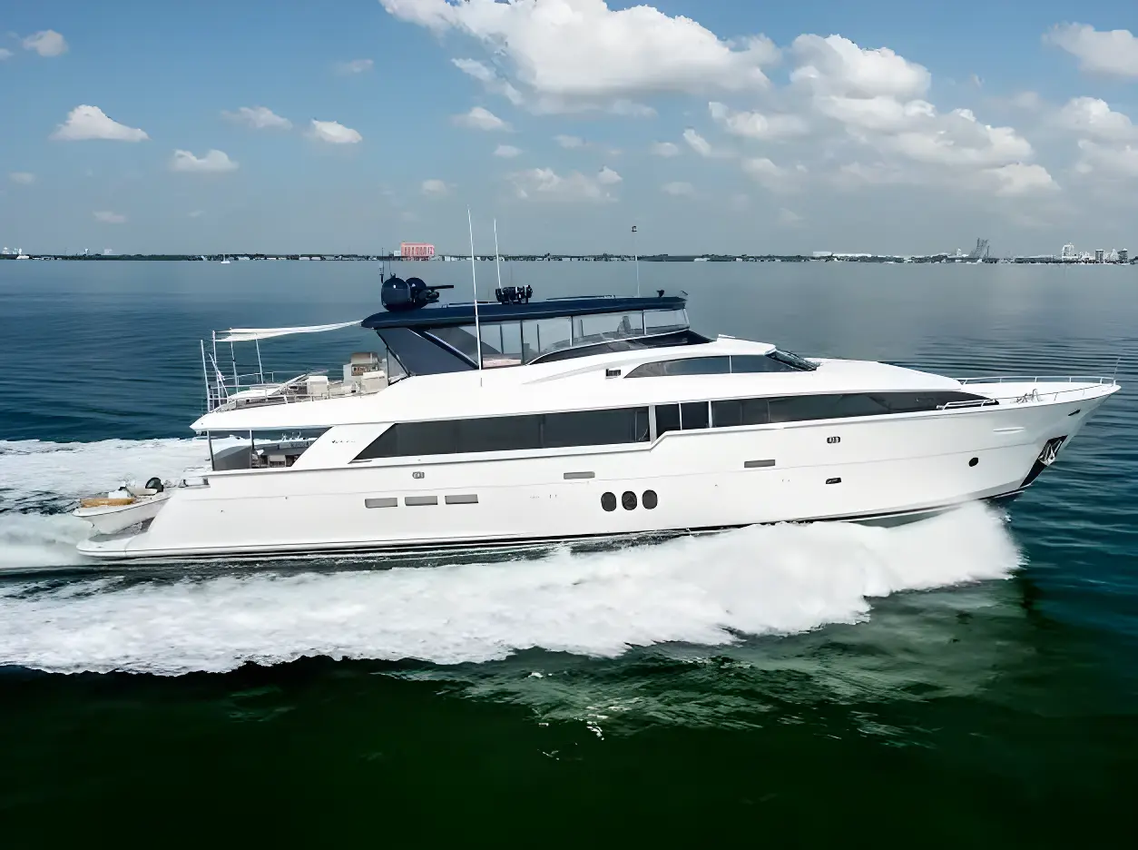 Thumbnail von Hatteras 	100 Motor Yacht  Living the Experience