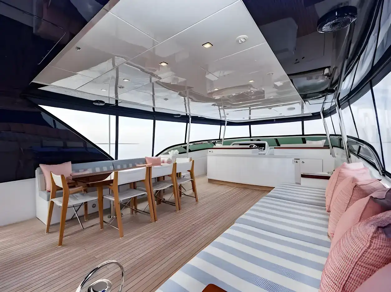 Thumbnail von Hatteras 	100 Motor Yacht  Living the Experience