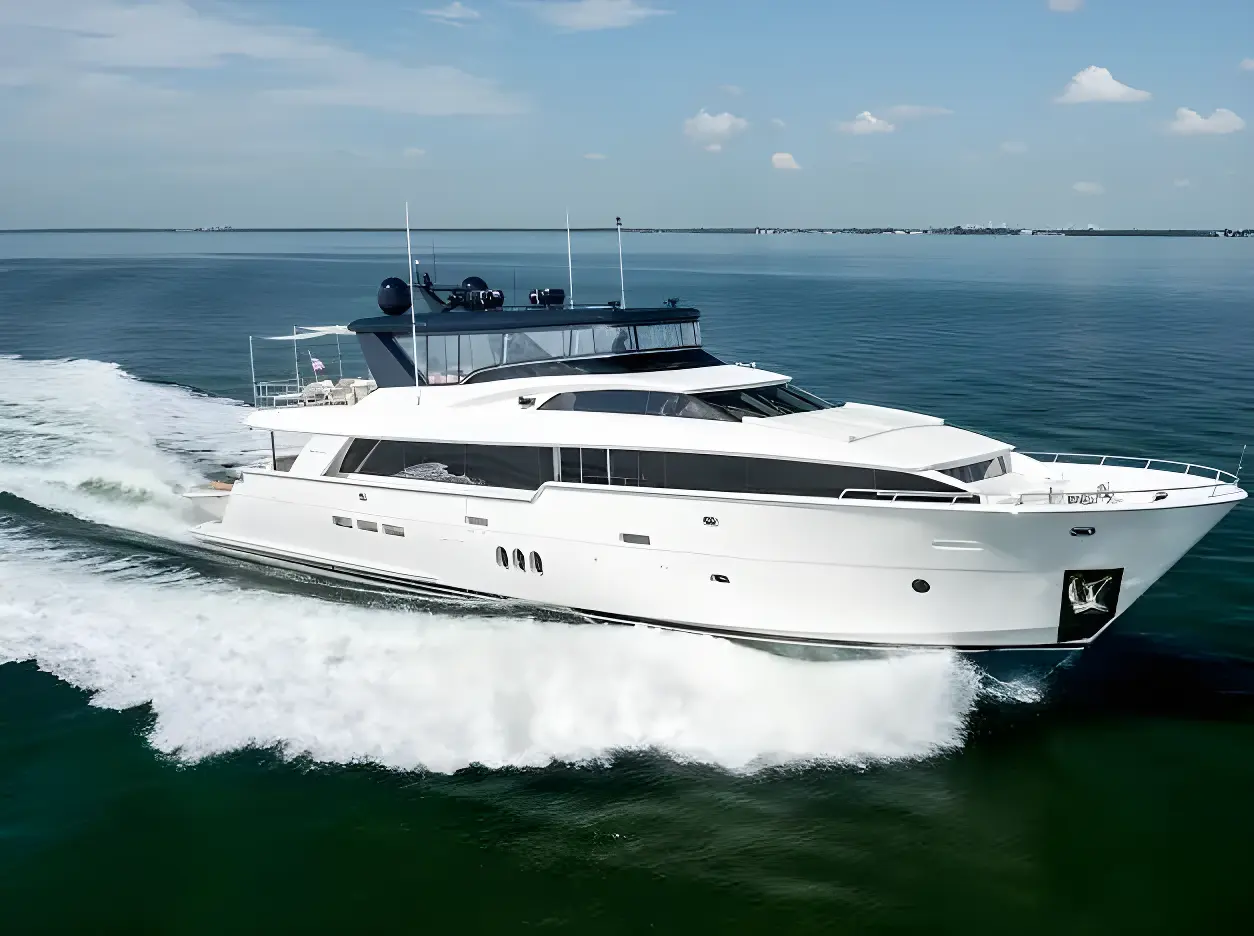 Thumbnail von Hatteras 	100 Motor Yacht  Living the Experience