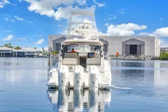 Thumbnail von Boston Whaler 405 Conquest