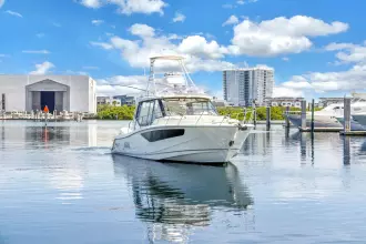 Thumbnail von Boston Whaler 405 Conquest