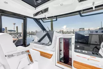 Thumbnail von Boston Whaler 405 Conquest