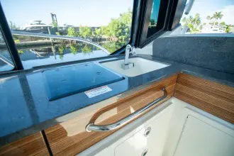 Thumbnail von Boston Whaler 405 Conquest