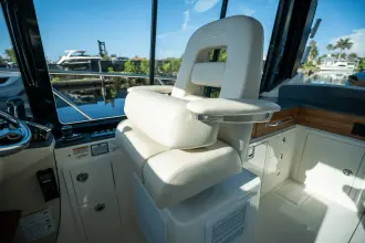 Thumbnail von Boston Whaler 405 Conquest