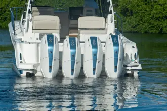 Thumbnail von Boston Whaler 405 Conquest