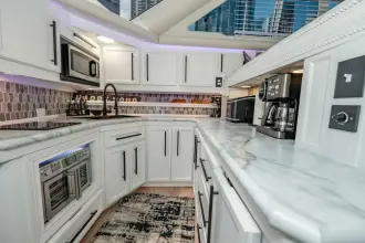 Thumbnail von Cruisers Yachts 3850 Aft Cabin Bada Bing