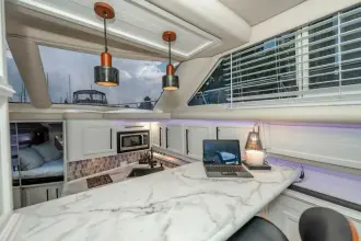 Thumbnail von Cruisers Yachts 3850 Aft Cabin Bada Bing