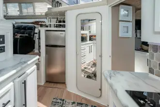 Thumbnail von Cruisers Yachts 3850 Aft Cabin Bada Bing