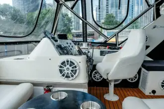 Thumbnail von Cruisers Yachts 3850 Aft Cabin Bada Bing