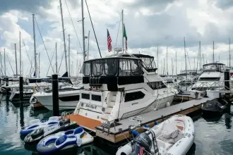 Thumbnail von Cruisers Yachts 3850 Aft Cabin Bada Bing