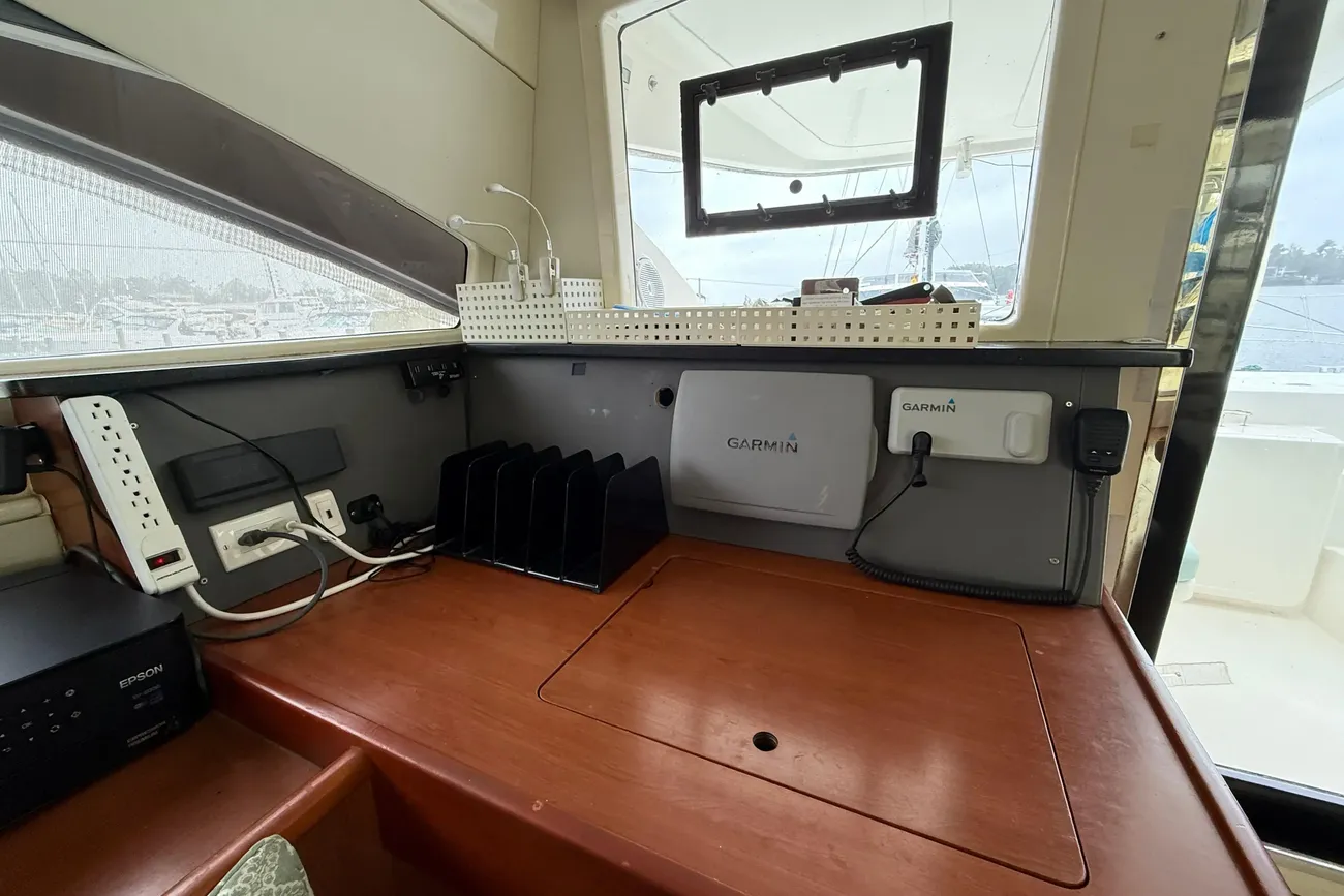 Thumbnail von Leopard 48 White Wings