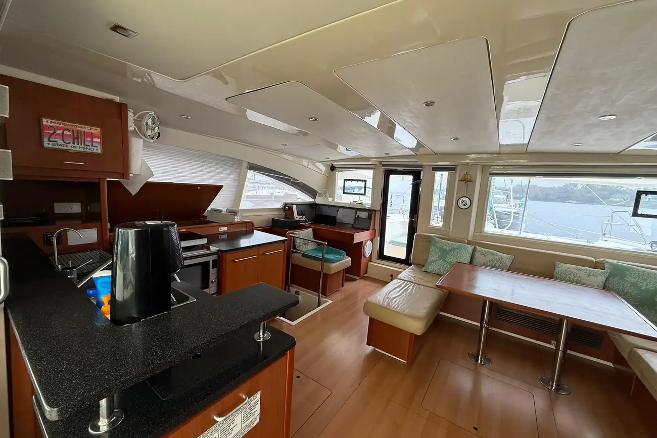 Thumbnail von Leopard 48 White Wings