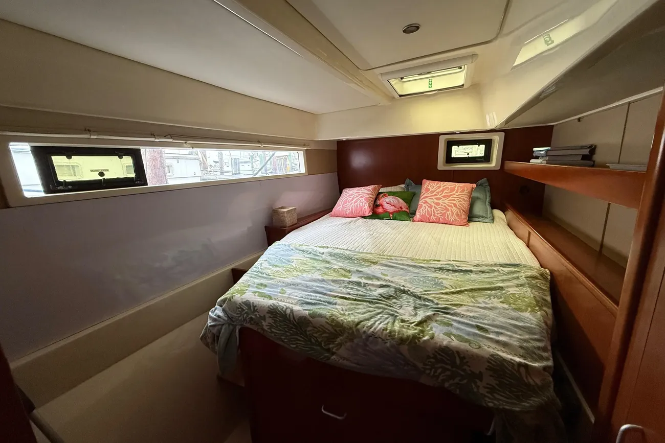 Thumbnail von Leopard 48 White Wings