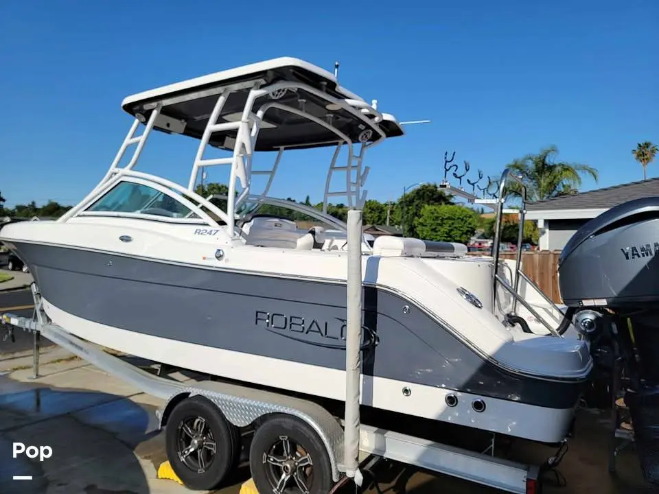 Robalo R247