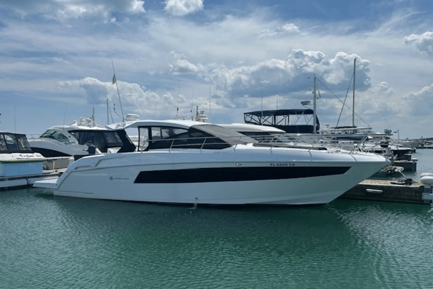 Cruisers Yachts 390 Express Coupe