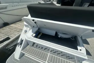 Thumbnail von Cruisers Yachts 390 Express Coupe