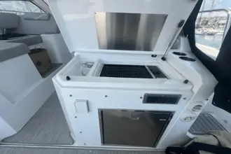 Thumbnail von Cruisers Yachts 390 Express Coupe