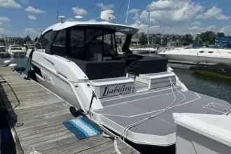 Thumbnail von Cruisers Yachts 390 Express Coupe