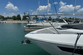 Thumbnail von Cruisers Yachts 390 Express Coupe