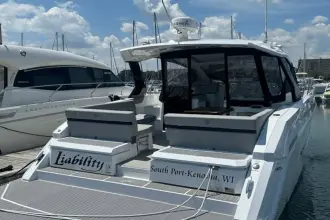 Thumbnail von Cruisers Yachts 390 Express Coupe