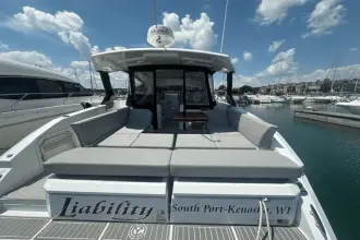 Thumbnail von Cruisers Yachts 390 Express Coupe