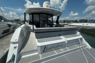 Thumbnail von Cruisers Yachts 390 Express Coupe