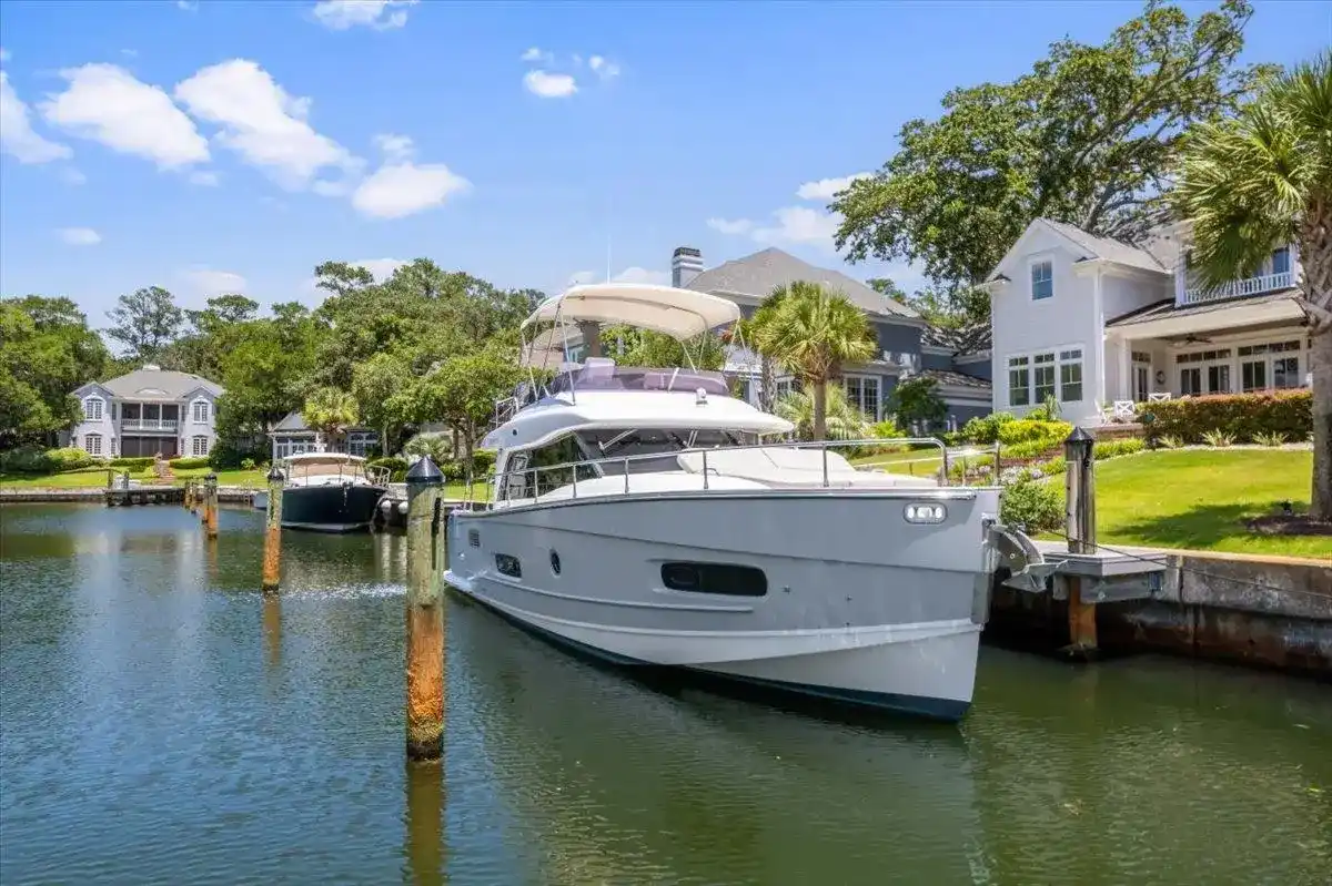 Thumbnail von Azimut 43