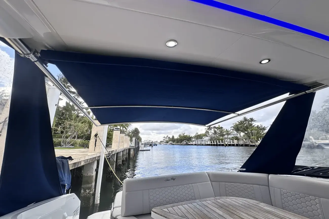 Thumbnail von Sea Ray 320 Sundancer