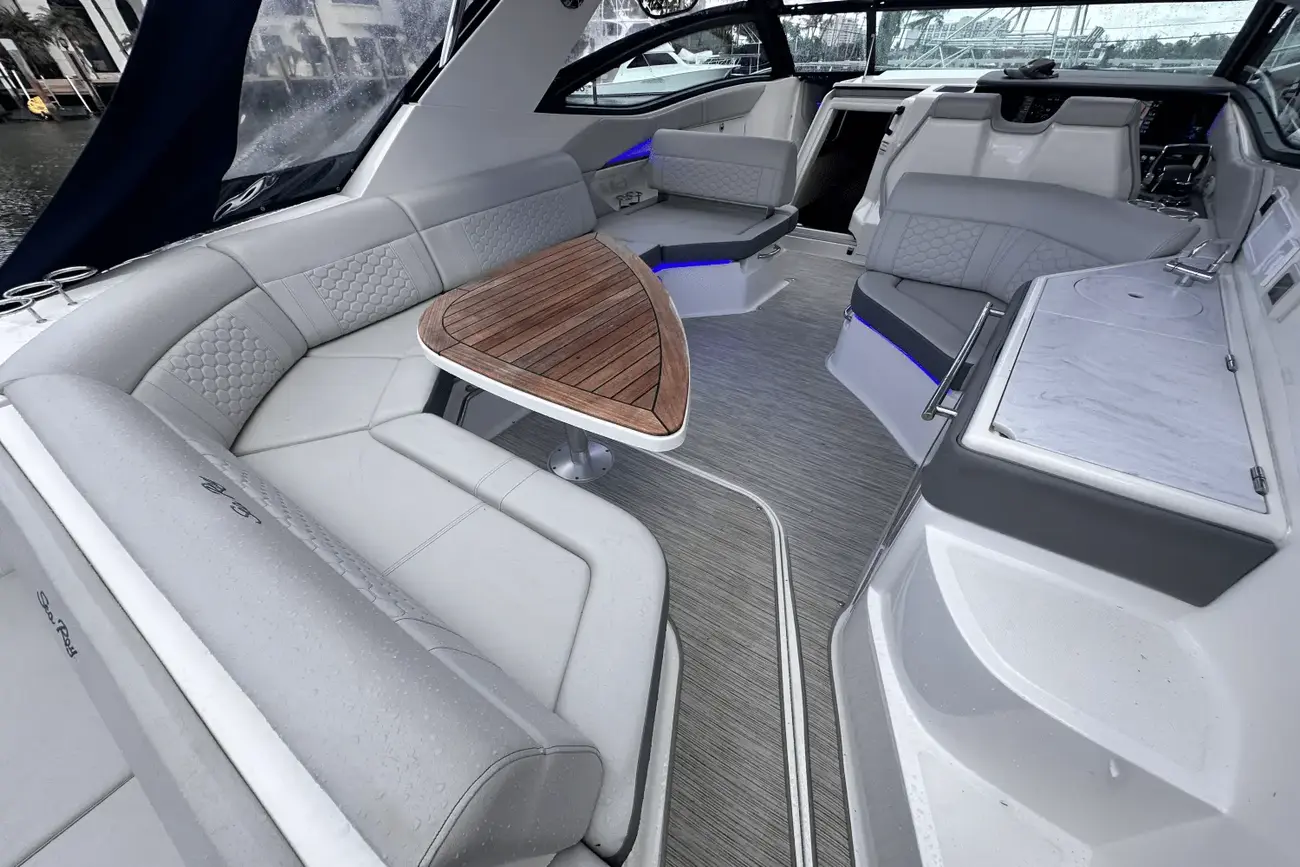 Thumbnail von Sea Ray 320 Sundancer