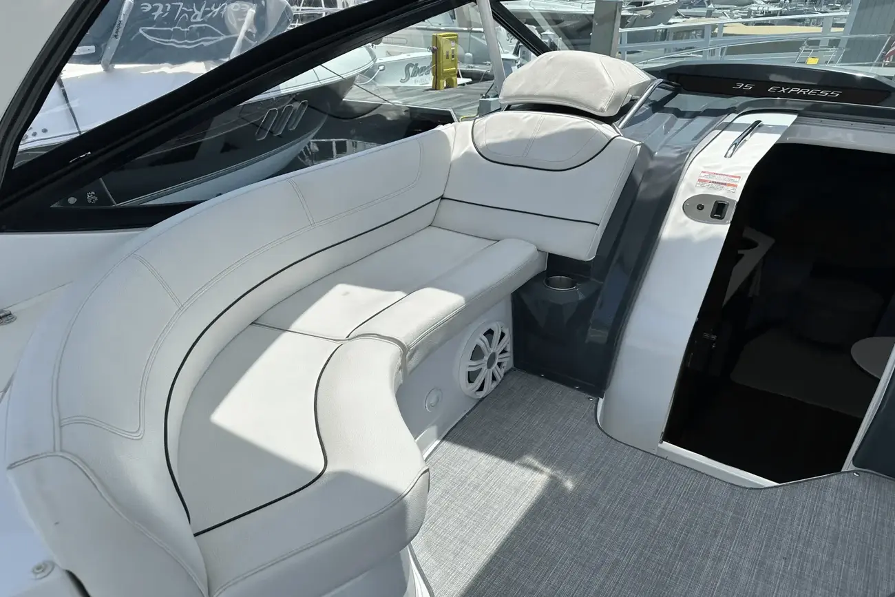 Thumbnail von Cruisers Yachts 35 Express