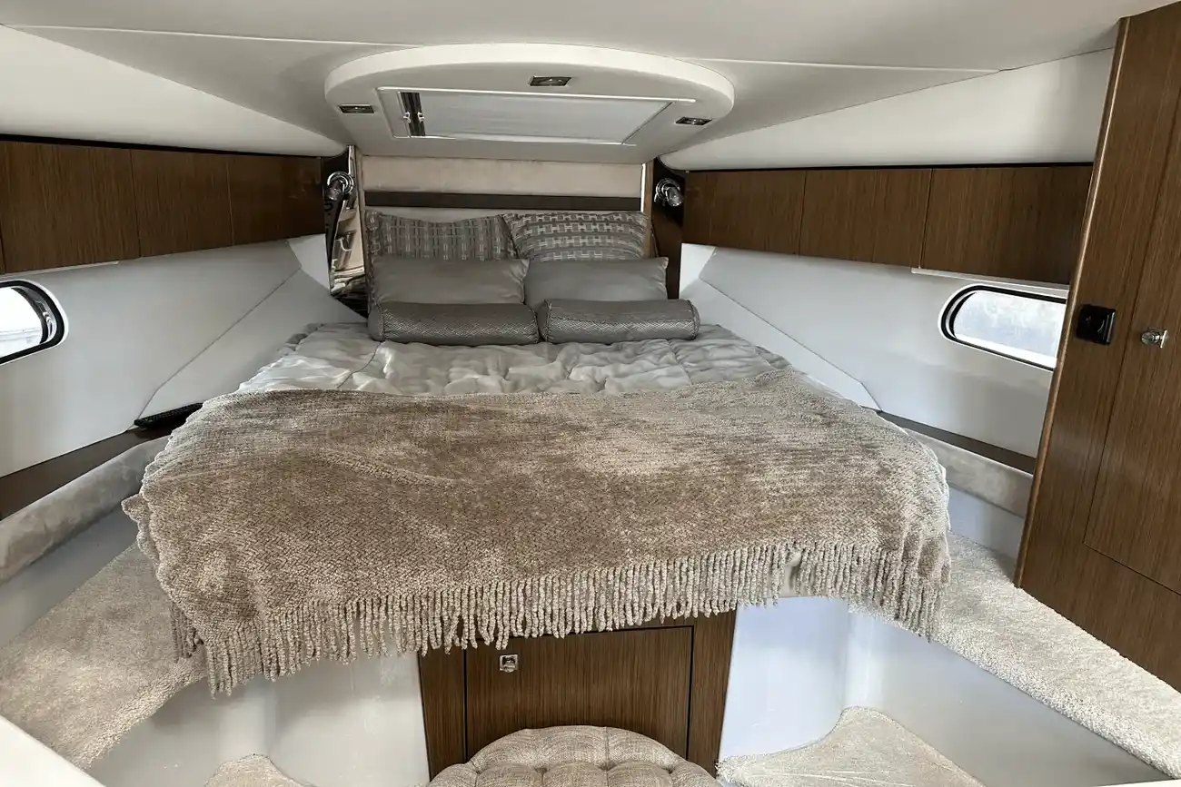 Thumbnail von Cruisers Yachts 35 Express