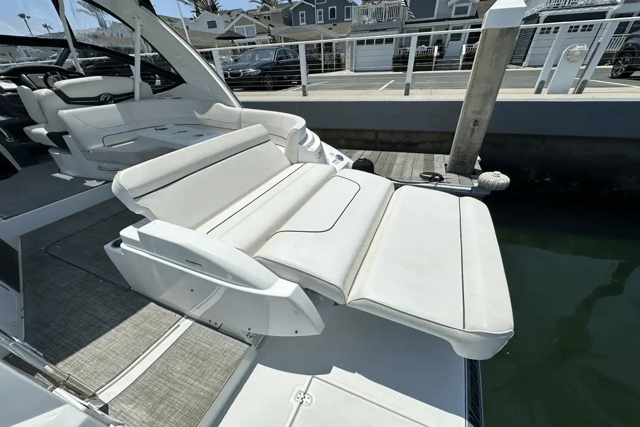 Thumbnail von Cruisers Yachts 35 Express