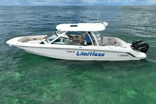 Boston Whaler 320 Vantage