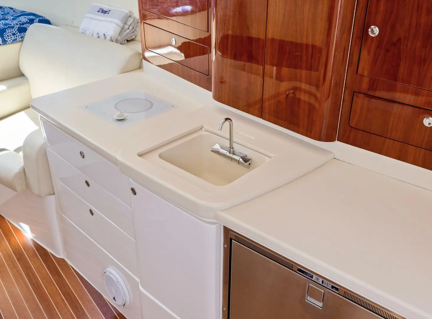 Thumbnail von Intrepid 430 Sport Yacht Lil' Sumpin II